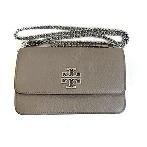 Tory Burch Britten WOC Gray Leather Chain Wallet Crossbody Bag Flap